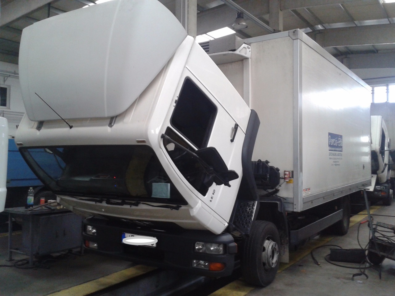Kamion szerviz építése - Trucks Service Kft